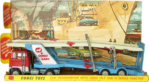 Diorama de toute beauté. Corgi-Toys était vraiment le roi en la matière !