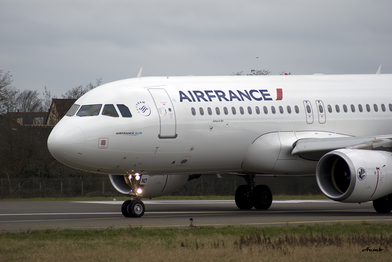 Airbus A320-214: Air France F-HBND le 21.01.12   1201210335451345379327108
