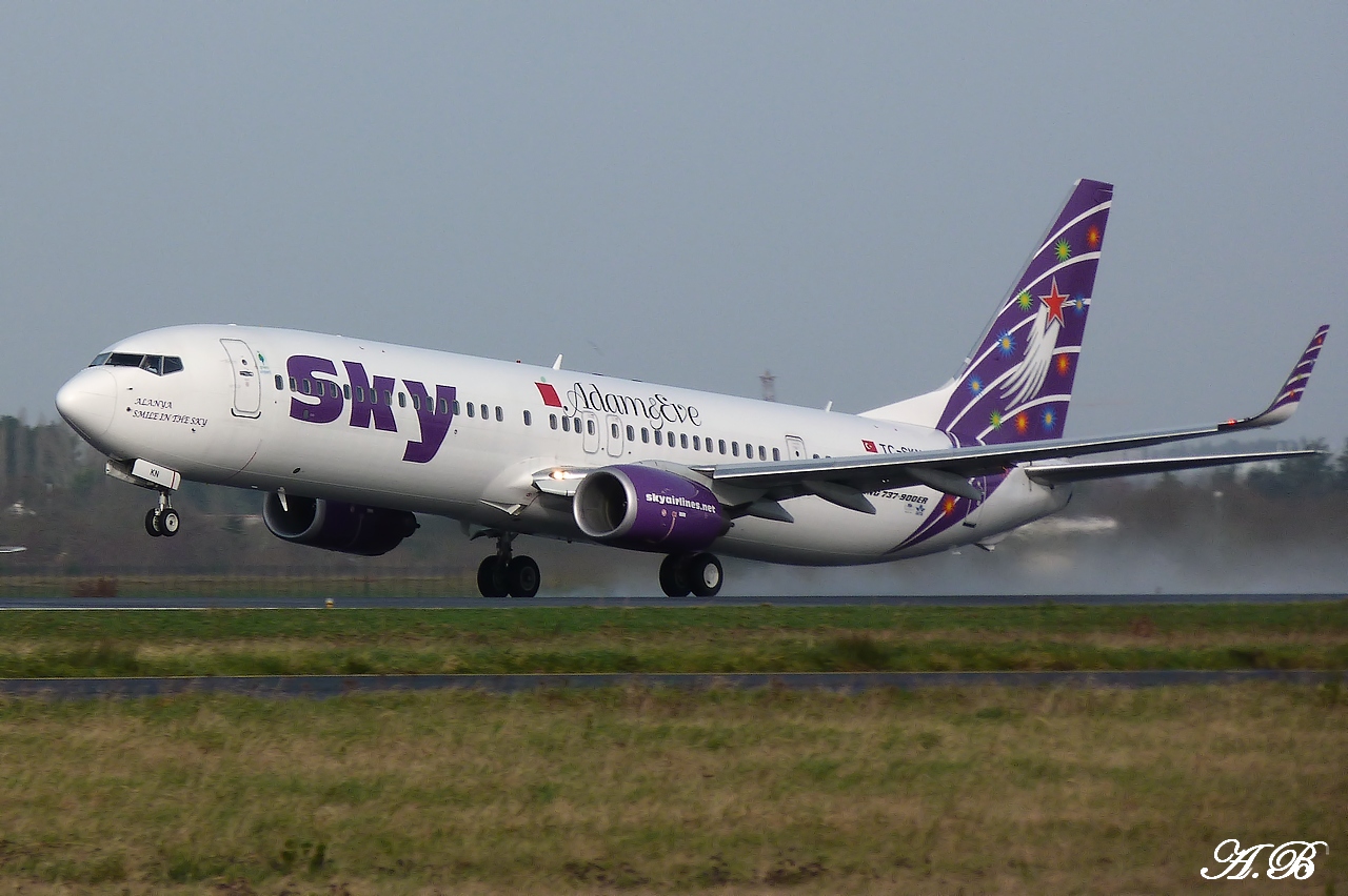 [20/01/2012] Boeing 737-900ER (TC-SKN) Sky Airlines  1201260932021438369351331