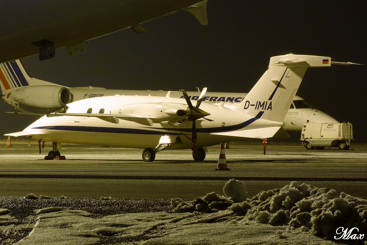 Nantes - Février 2012 : Tagazous, bizzjets, hélicos et longs courriers...   - Page 2 1202060838081438369404041