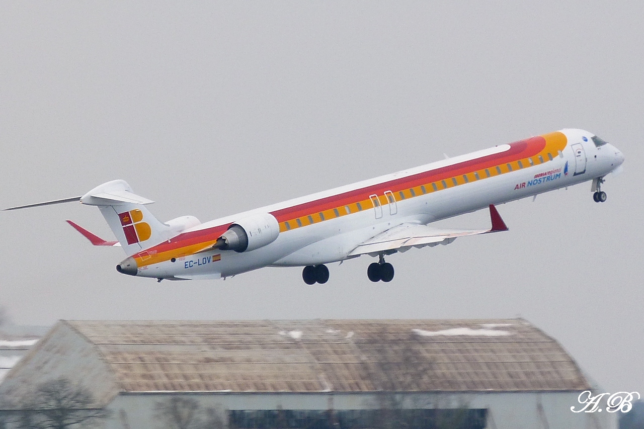 [07/02/2011] CRJ1000 (EC-LJS) AirNostrum 1202170849421438369452731