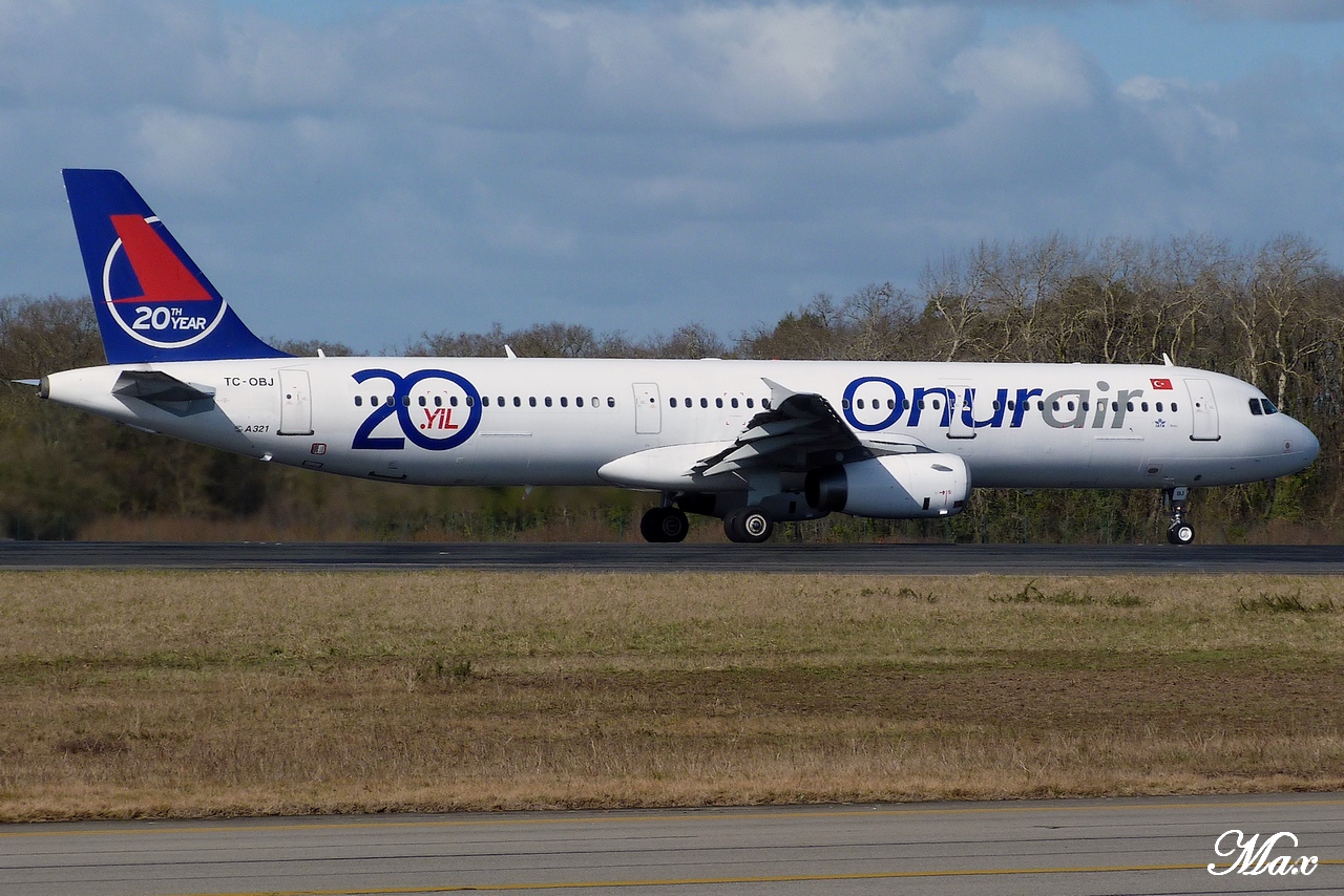 [19/02/2011] Airbus A321 (TC-OBJ) Onur Air: 20th Year s/c & white belly   1202200253391438369461885