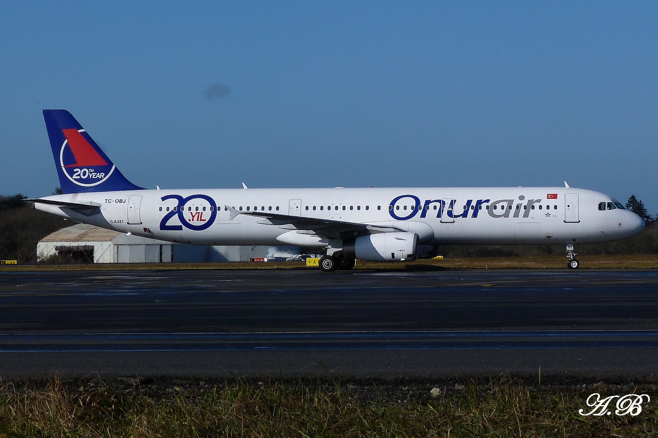 [19/02/2011] Airbus A321 (TC-OBJ) Onur Air: 20th Year s/c & white belly   1202210524181438369468364