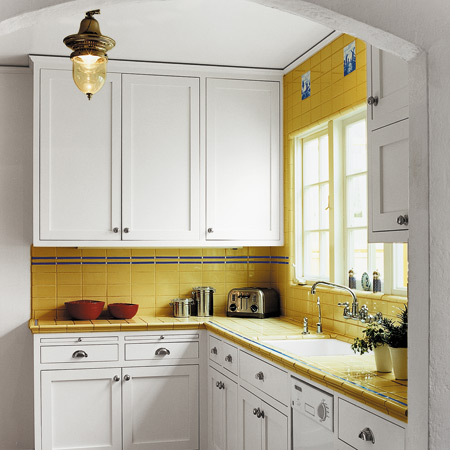 maximize-your-Small-kitchen-design-ideas-space-2