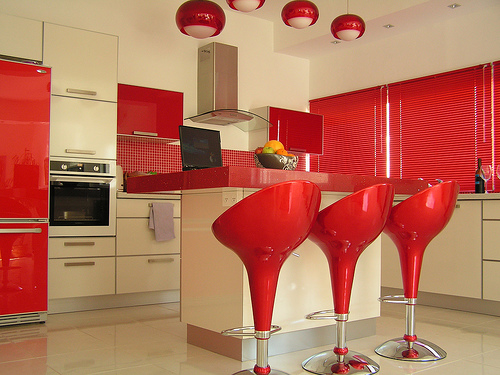 red-color-therapy-kitchen