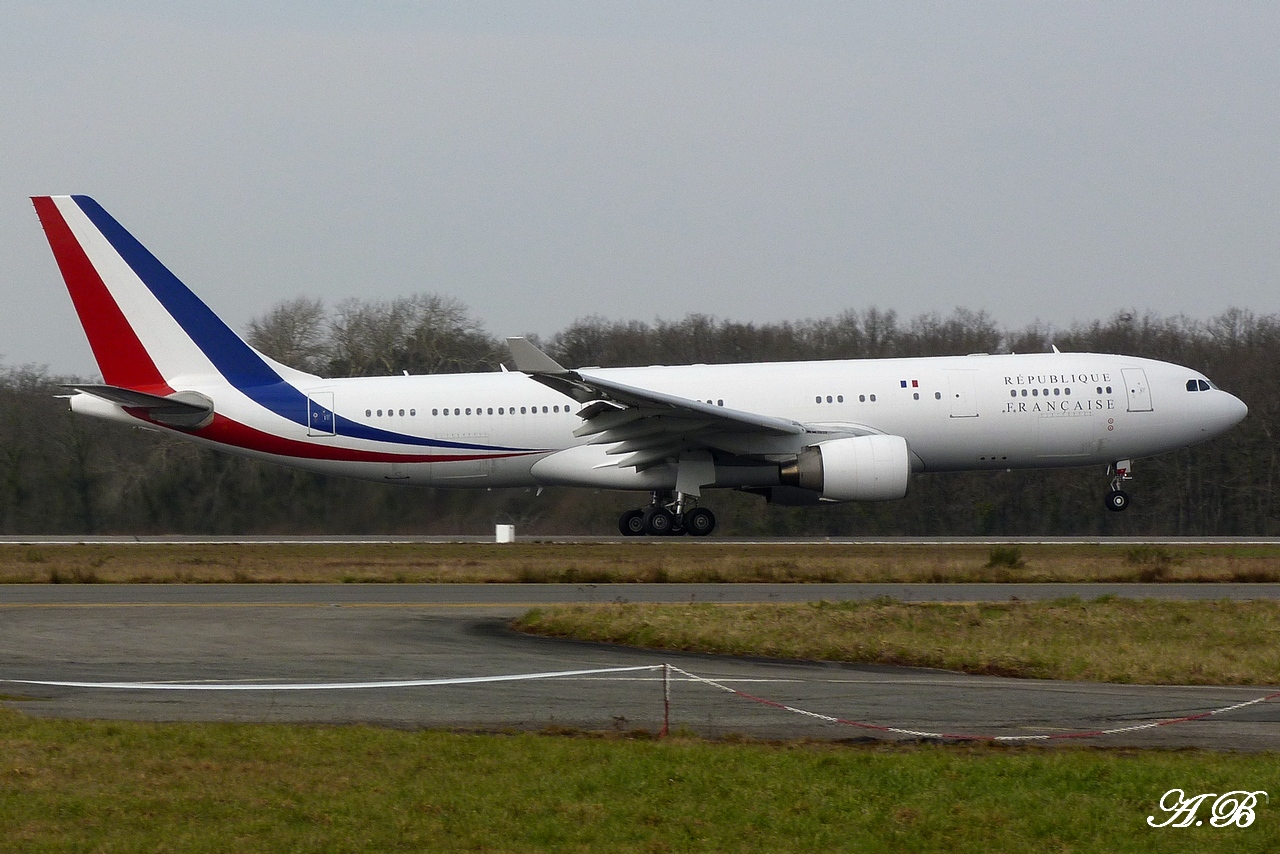 Spotting du 27/02/2012: Airbus A330-200 (F-RARF) "République Française"  1202270913471438369502674