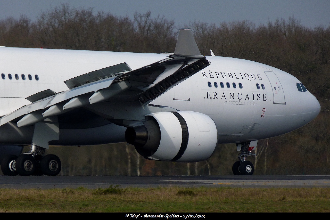 Spotting du 27/02/2012: Airbus A330-200 (F-RARF) "République Française"  1202271152401438369503733