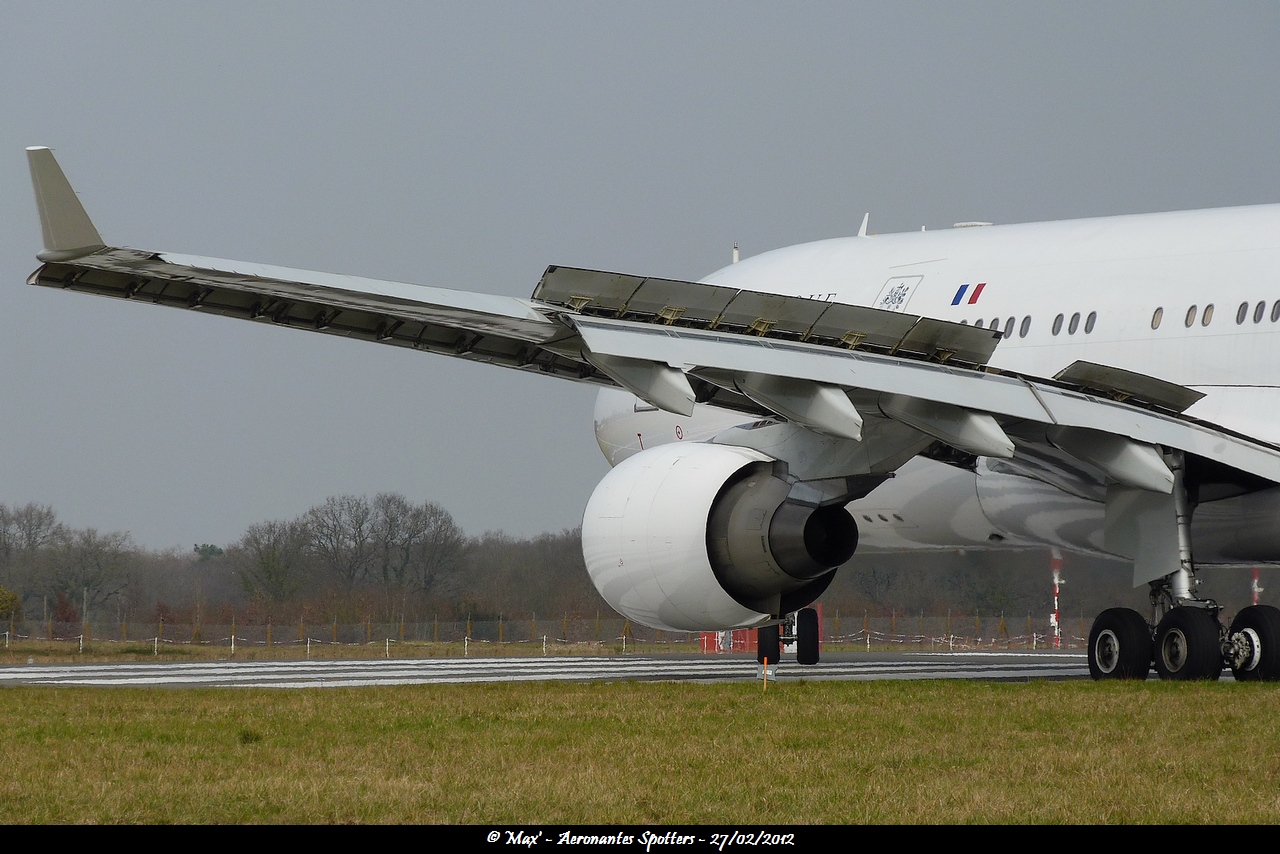 Spotting du 27/02/2012: Airbus A330-200 (F-RARF) "République Française"  - Page 2 1202271152411438369503739
