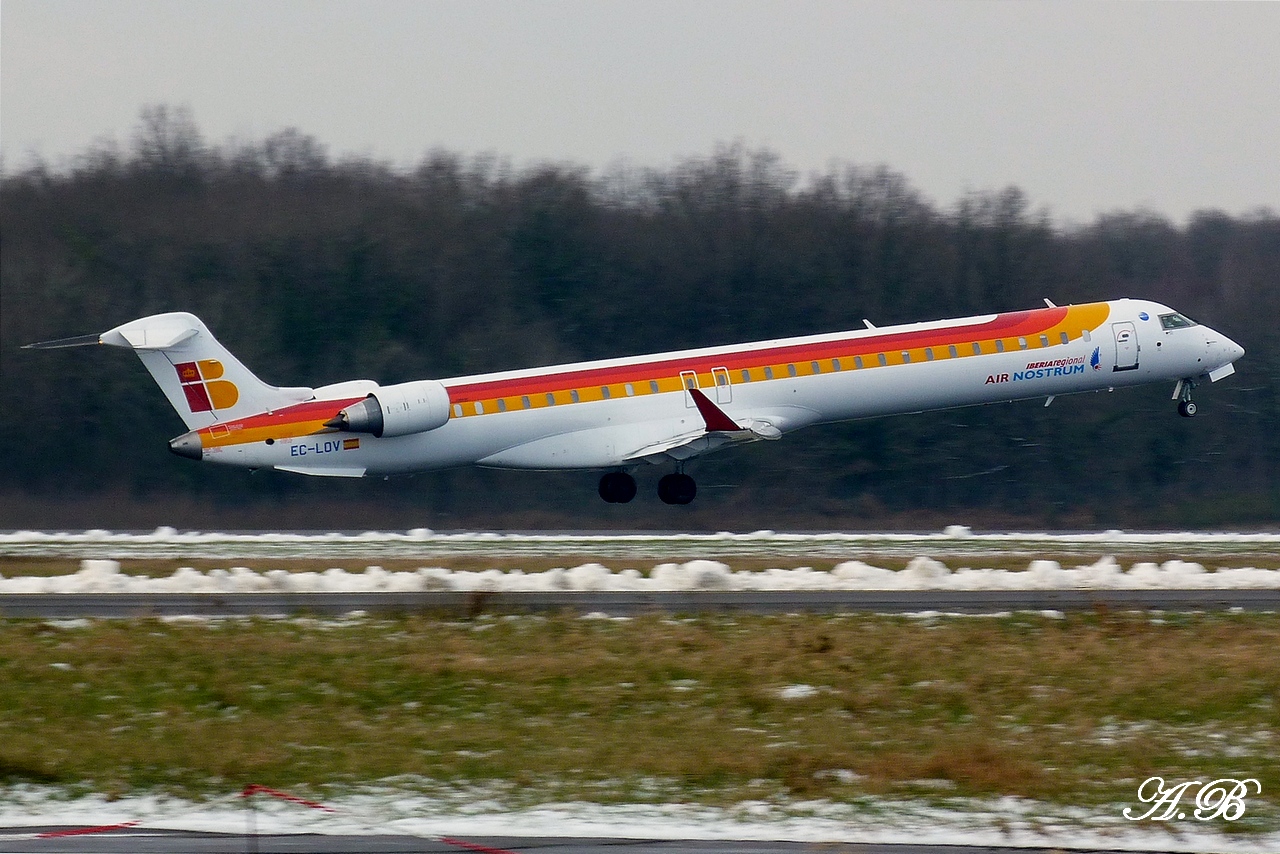 [07/02/2011] CRJ1000 (EC-LJS) AirNostrum 1203040248201438369531378