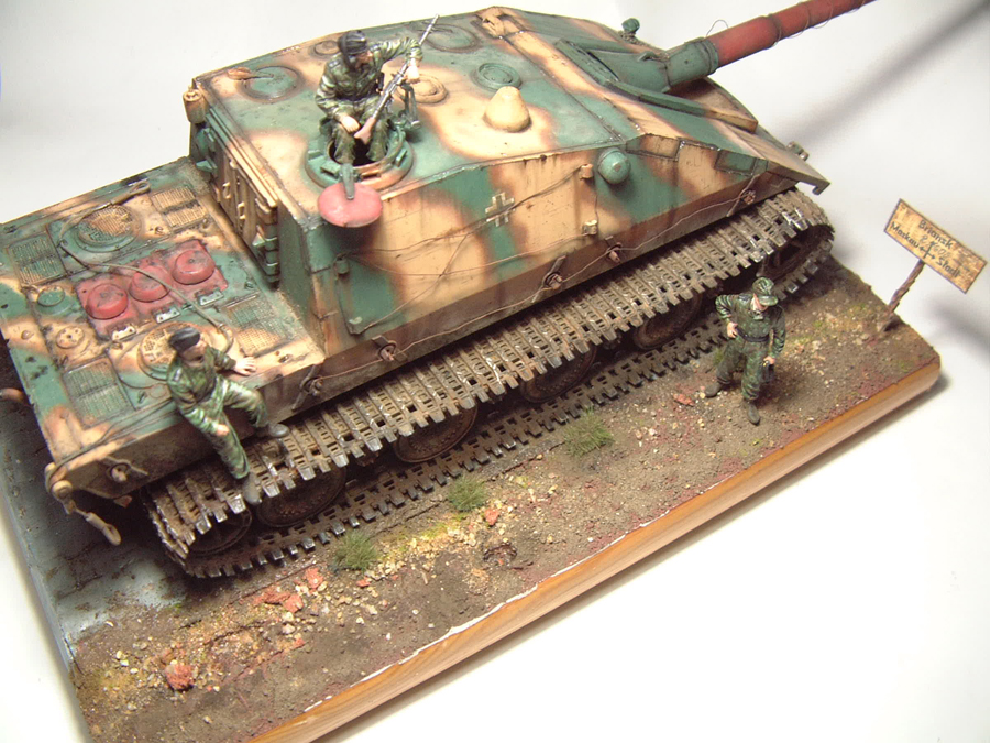 Jagdpanzer E-100 -1/35e [Trumpeter] 1702170625544769014853371