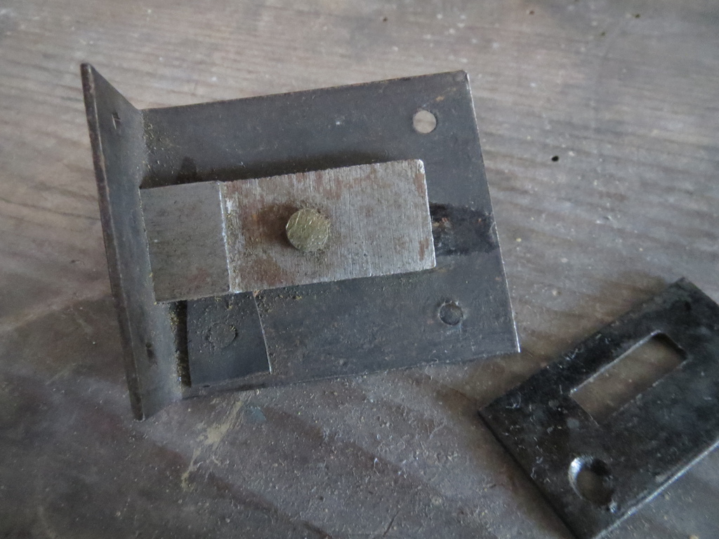 Lote 3 Antiguos Pequeños Pestillos de Puerta Cajón Metal Taller Old