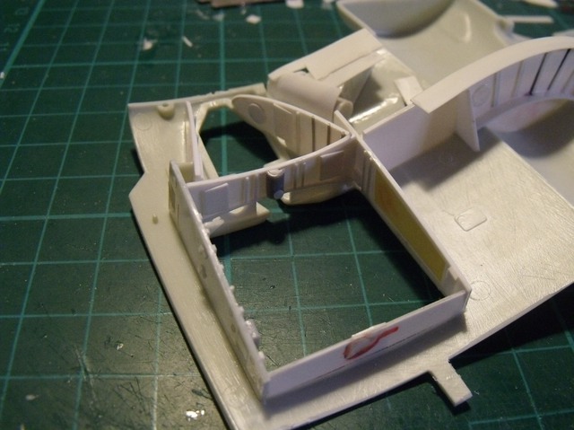 montage maquette Revell 1/32 F4U-1 Corsair améliorations scratch 17022406373412553914873161