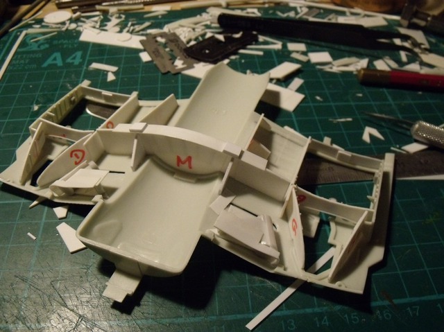 montage maquette Revell 1/32 F4U-1 Corsair améliorations scratch 17022501435712553914874212