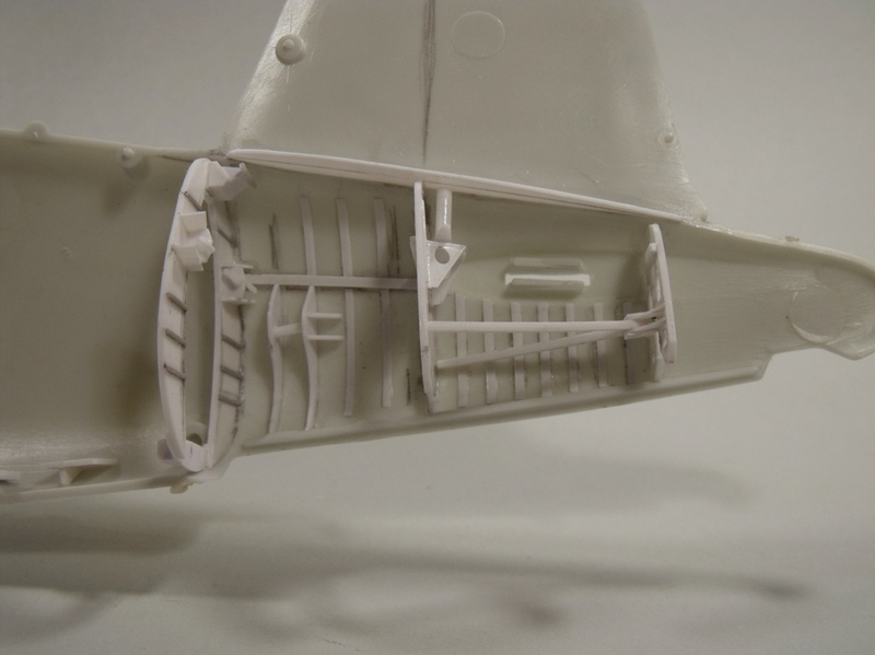 montage maquette Revell 1/32 F4U-1 Corsair améliorations scratch 17031407080412553914918503
