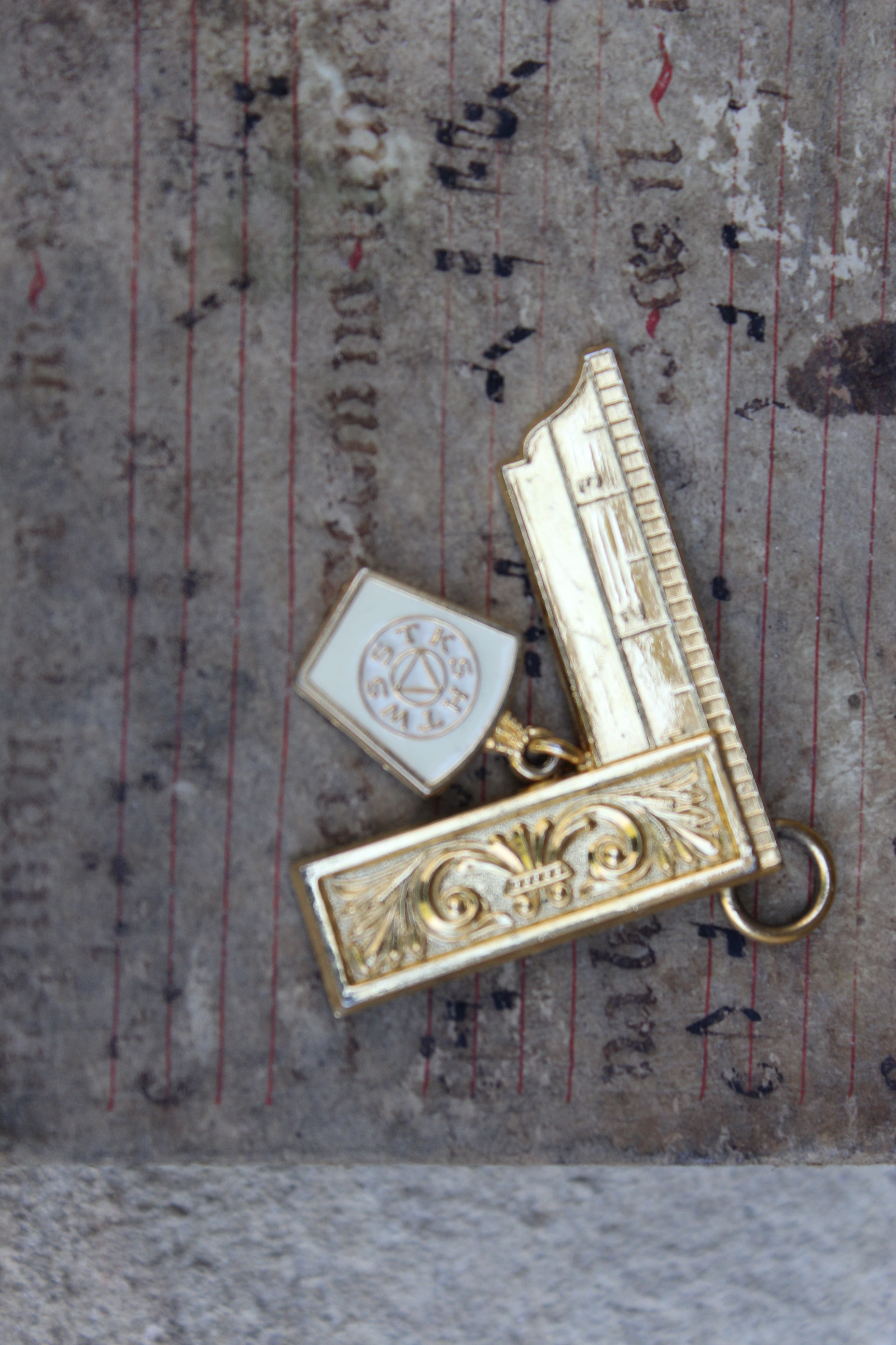 Insigne/pendentif Maçonnique Ancien Doré - Symbole Compagnon Avec équerre - Occasion, Grand Format