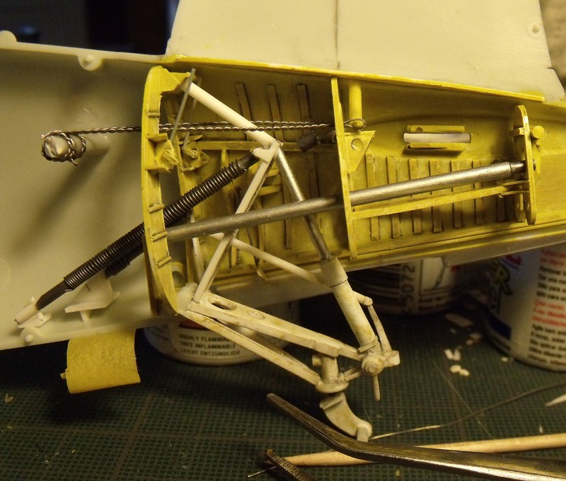 montage maquette Revell 1/32 F4U-1 Corsair améliorations scratch 17040812570312553914970807