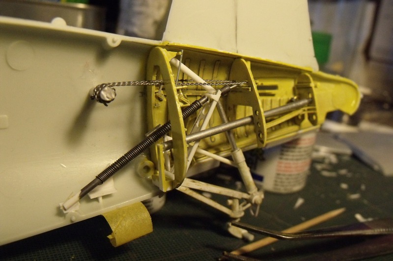 montage maquette Revell 1/32 F4U-1 Corsair améliorations scratch 17040812570512553914970808