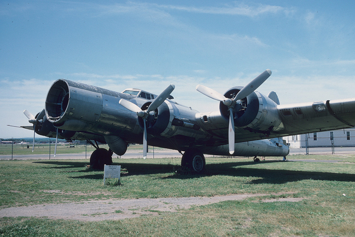 Boeing B-17 Flying Fortress 1704180133234926914987448