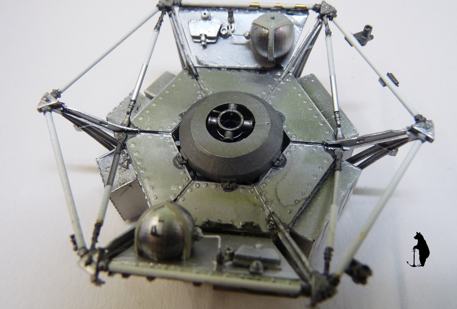 Crash-test planétaire : la sonde lunaire Ranger 8 au 1/24e 17072103231823134915160157