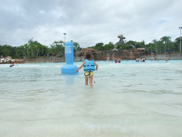 018 - Typhoon Lagoon Surf Pool 044