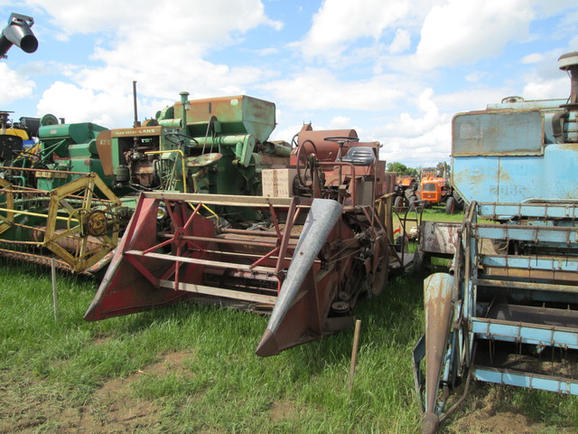 28 - Thimert-Gatelle : Exposition de tracteurs le 21/05/2017 17081008375421374015211662