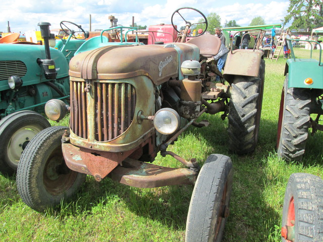 28 - Thimert-Gatelle : Exposition de tracteurs le 21/05/2017 17081008463221374015211674