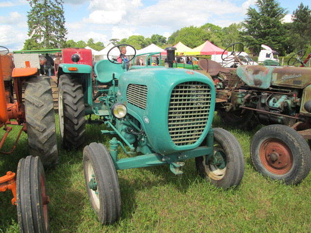 28 - Thimert-Gatelle : Exposition de tracteurs le 21/05/2017 17081008473321374015211675