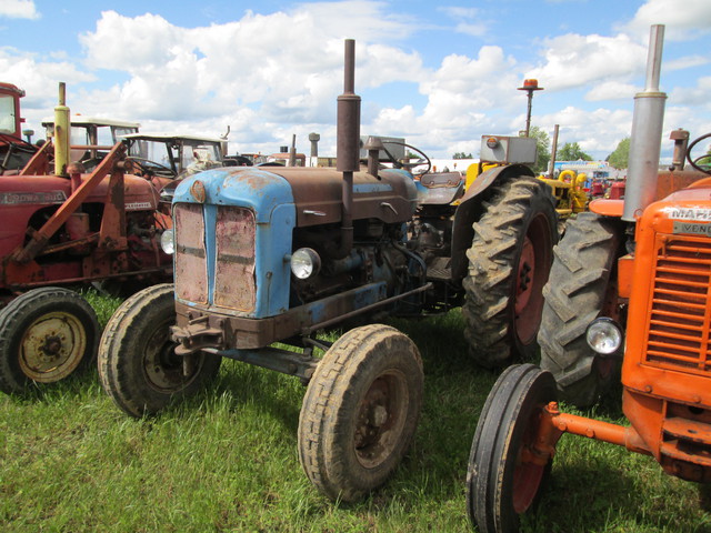 28 - Thimert-Gatelle : Exposition de tracteurs le 21/05/2017 17081008491821374015211677