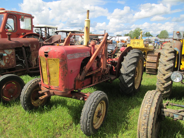 28 - Thimert-Gatelle : Exposition de tracteurs le 21/05/2017 17081008502021374015211679