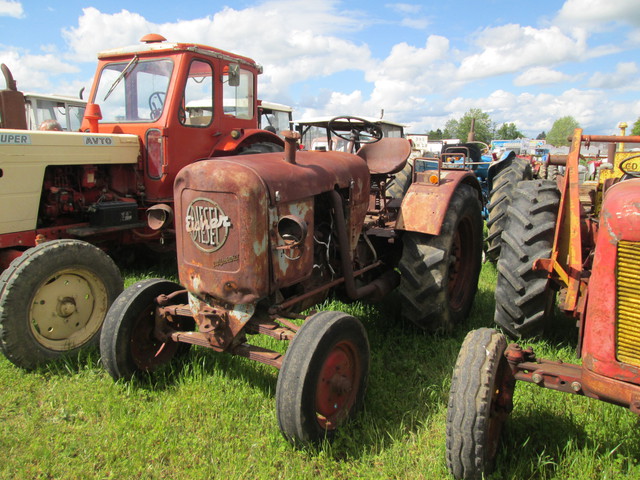 28 - Thimert-Gatelle : Exposition de tracteurs le 21/05/2017 17081008511921374015211680