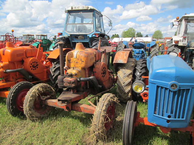 28 - Thimert-Gatelle : Exposition de tracteurs le 21/05/2017 17081008571821374015211686