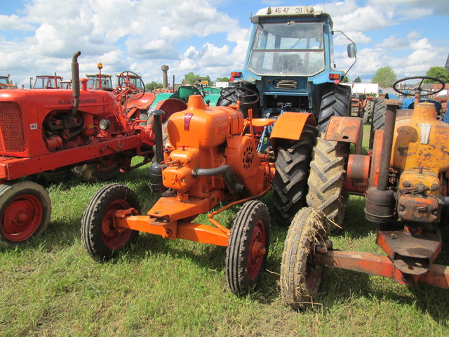 28 - Thimert-Gatelle : Exposition de tracteurs le 21/05/2017 17081008582321374015211688