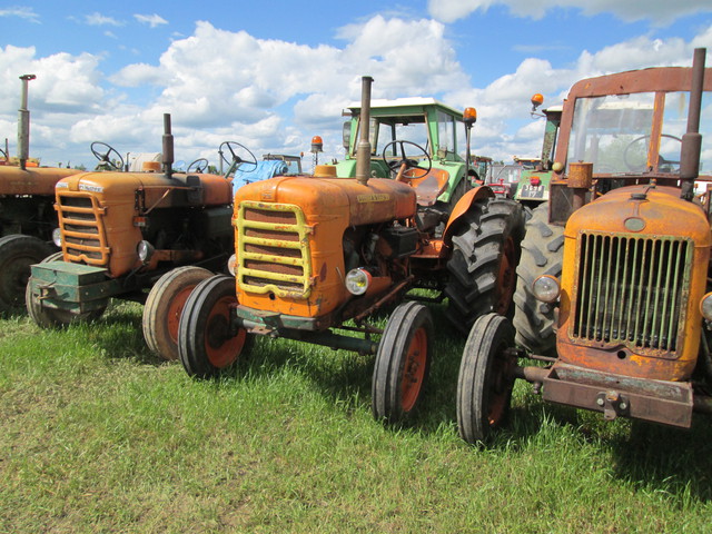 28 - Thimert-Gatelle : Exposition de tracteurs le 21/05/2017 17081009053121374015211696