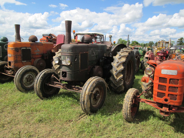 28 - Thimert-Gatelle : Exposition de tracteurs le 21/05/2017 17081009131721374015211705