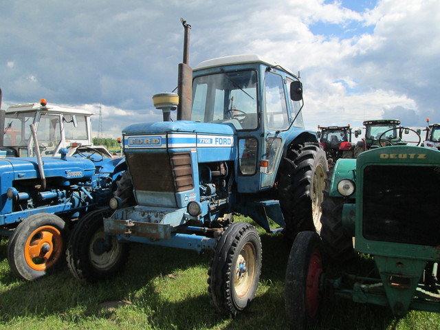 28 - Thimert-Gatelle : Exposition de tracteurs le 21/05/2017 17081009305821374015211731