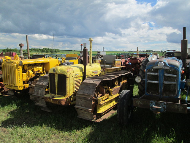 28 - Thimert-Gatelle : Exposition de tracteurs le 21/05/2017 17081009372721374015211756