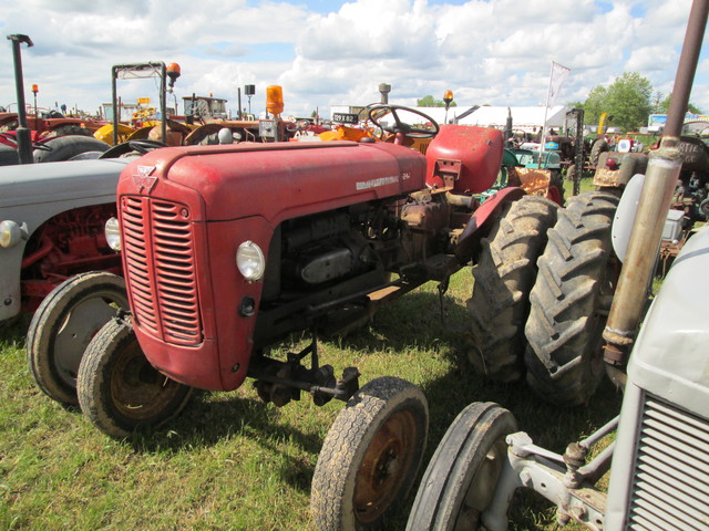 28 - Thimert-Gatelle : Exposition de tracteurs le 21/05/2017 17081009460121374015211773