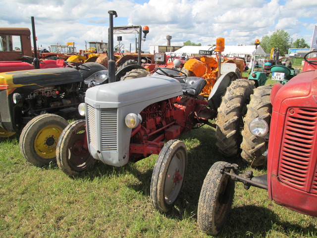 28 - Thimert-Gatelle : Exposition de tracteurs le 21/05/2017 17081009465221374015211774