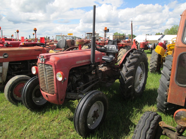 28 - Thimert-Gatelle : Exposition de tracteurs le 21/05/2017 17081009491521374015211789