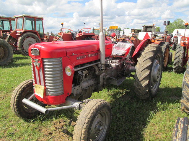 28 - Thimert-Gatelle : Exposition de tracteurs le 21/05/2017 17081009524321374015211794