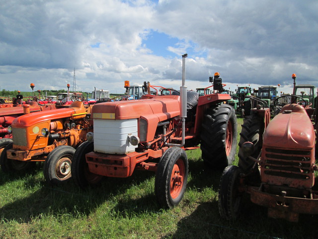 28 - Thimert-Gatelle : Exposition de tracteurs le 21/05/2017 17081010061021374015211825