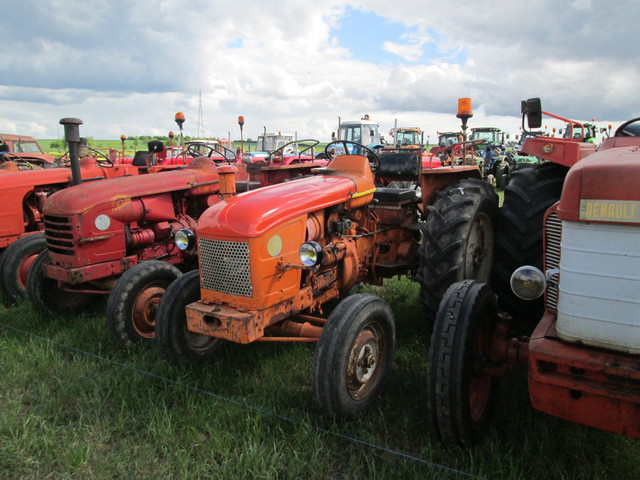 28 - Thimert-Gatelle : Exposition de tracteurs le 21/05/2017 17081010065521374015211826