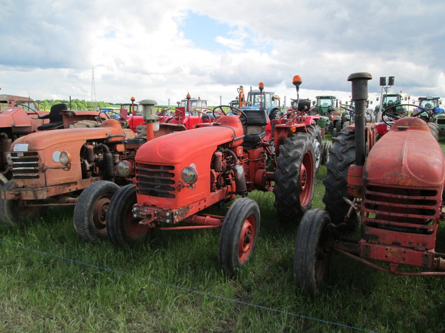 28 - Thimert-Gatelle : Exposition de tracteurs le 21/05/2017 17081010081821374015211828