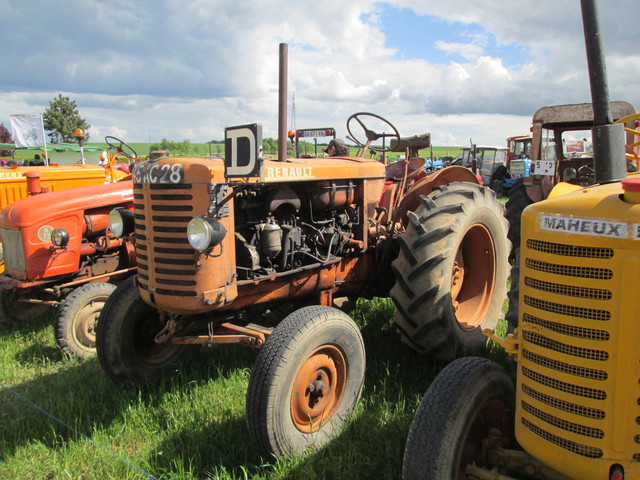 28 - Thimert-Gatelle : Exposition de tracteurs le 21/05/2017 17081010115521374015211836