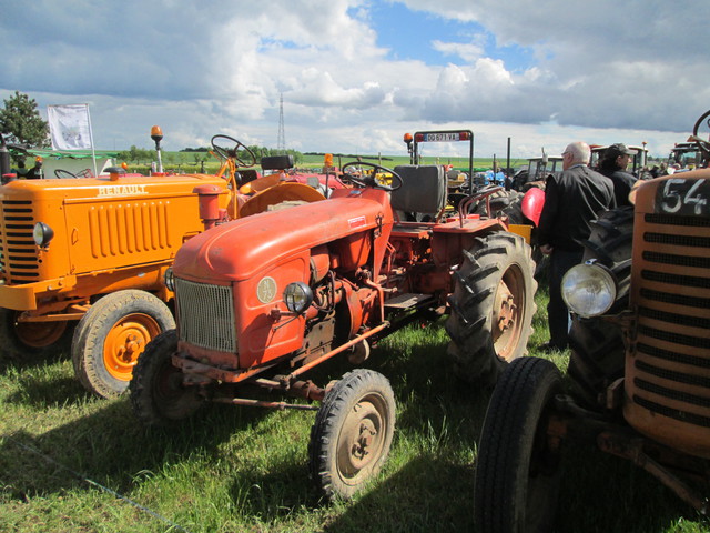 28 - Thimert-Gatelle : Exposition de tracteurs le 21/05/2017 17081010124121374015211837