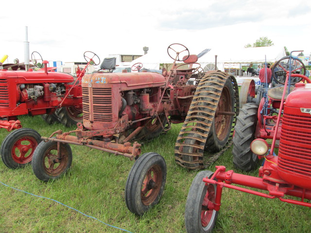 28 - Thimert-Gatelle : Exposition de tracteurs le 21/05/2017 17081010191021374015211850