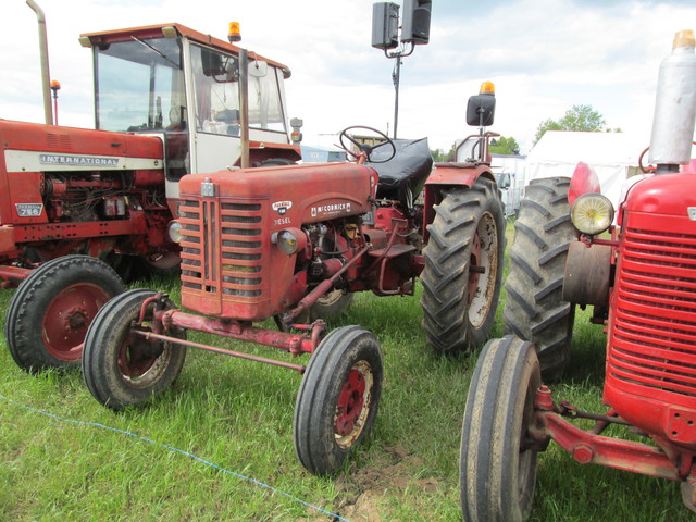 28 - Thimert-Gatelle : Exposition de tracteurs le 21/05/2017 17081010230621374015211858