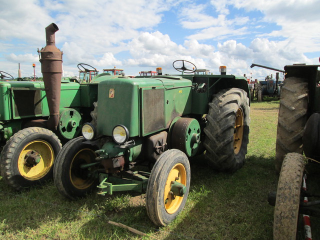 28 - Thimert-Gatelle : Exposition de tracteurs le 21/05/2017 17081010312621374015211873