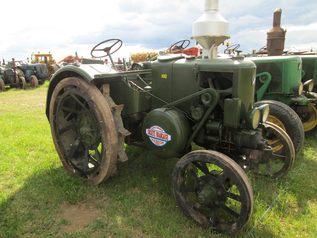 28 - Thimert-Gatelle : Exposition de tracteurs le 21/05/2017 17081010321321374015211874