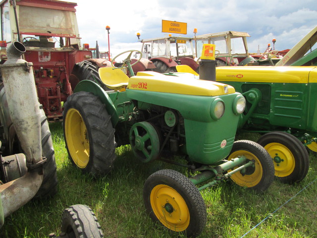 28 - Thimert-Gatelle : Exposition de tracteurs le 21/05/2017 17081010351621374015211884